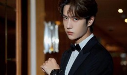 圈内人爆料成毅张予曦,圈内人爆料，这对新晋情侣甜蜜互动引关注