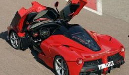 法拉利旗舰爆料视频播放,性能与奢华的极致碰撞